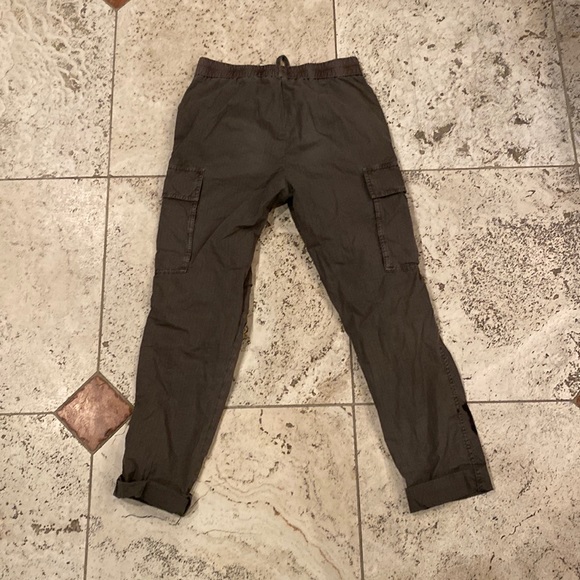 James Perse Utility Pant. good quality. Tons of pockets. Optional fold at ankle - Picture 4 of 4